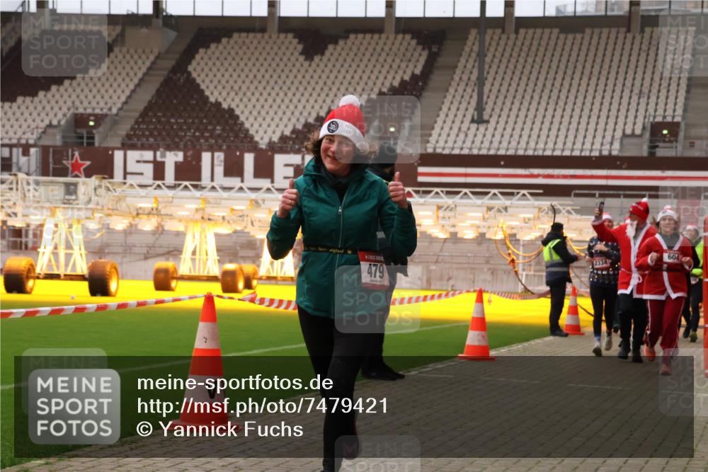 08.12.2024 - St. Pauli X-Mass-Run No. 14 Yannick Fuchs http://msf.ph/oto/7479421 08.12.2024 10:02:34 Ziel 187, 479, 604, 609, 1275, 2211, 2334, 2371, 2898 meine-sportfotos.de