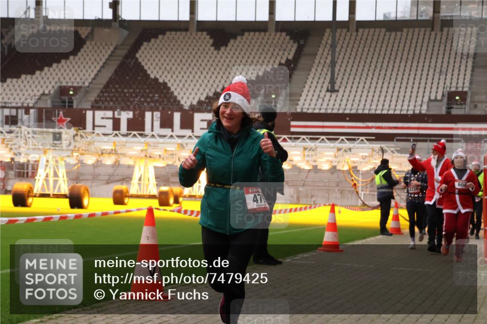 08.12.2024 - St. Pauli X-Mass-Run No. 14 Yannick Fuchs http://msf.ph/oto/7479425 08.12.2024 10:02:34 Ziel 187, 479, 604, 609, 1275, 2211, 2334, 2371, 2898 meine-sportfotos.de