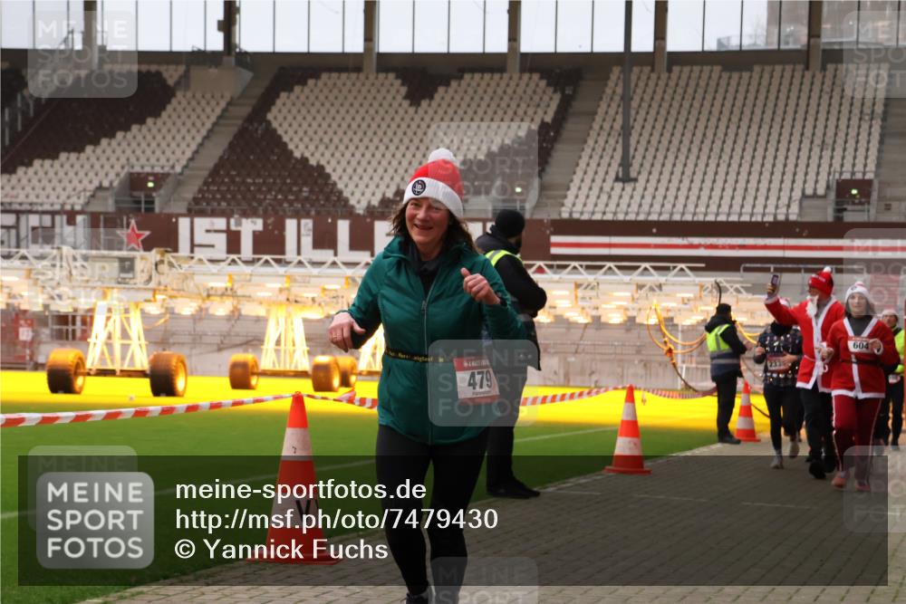 08.12.2024 - St. Pauli X-Mass-Run No. 14 Yannick Fuchs http://msf.ph/oto/7479430 08.12.2024 10:02:34 Ziel 187, 479, 604, 609, 1275, 2211, 2334, 2371, 2898 meine-sportfotos.de