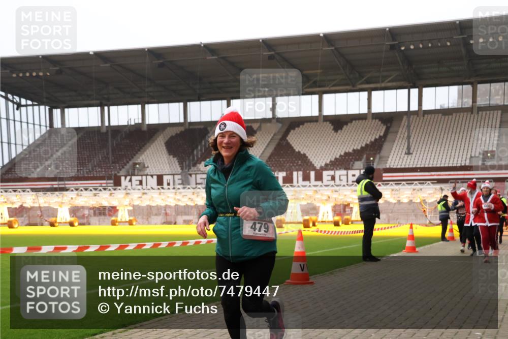 08.12.2024 - St. Pauli X-Mass-Run No. 14 Yannick Fuchs http://msf.ph/oto/7479447 08.12.2024 10:02:35 Ziel 187, 479, 604, 609, 1275, 2211, 2334, 2371, 2898 meine-sportfotos.de