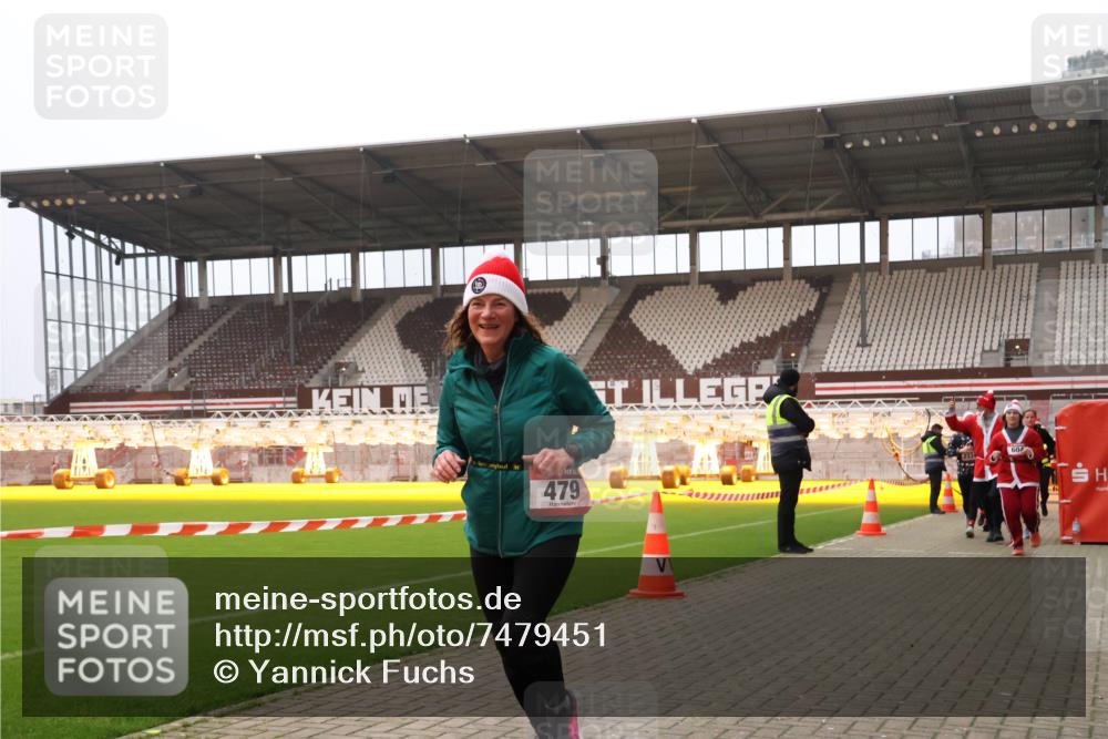 08.12.2024 - St. Pauli X-Mass-Run No. 14 Yannick Fuchs http://msf.ph/oto/7479451 08.12.2024 10:02:35 Ziel 187, 479, 604, 609, 1275, 2211, 2334, 2371, 2898 meine-sportfotos.de