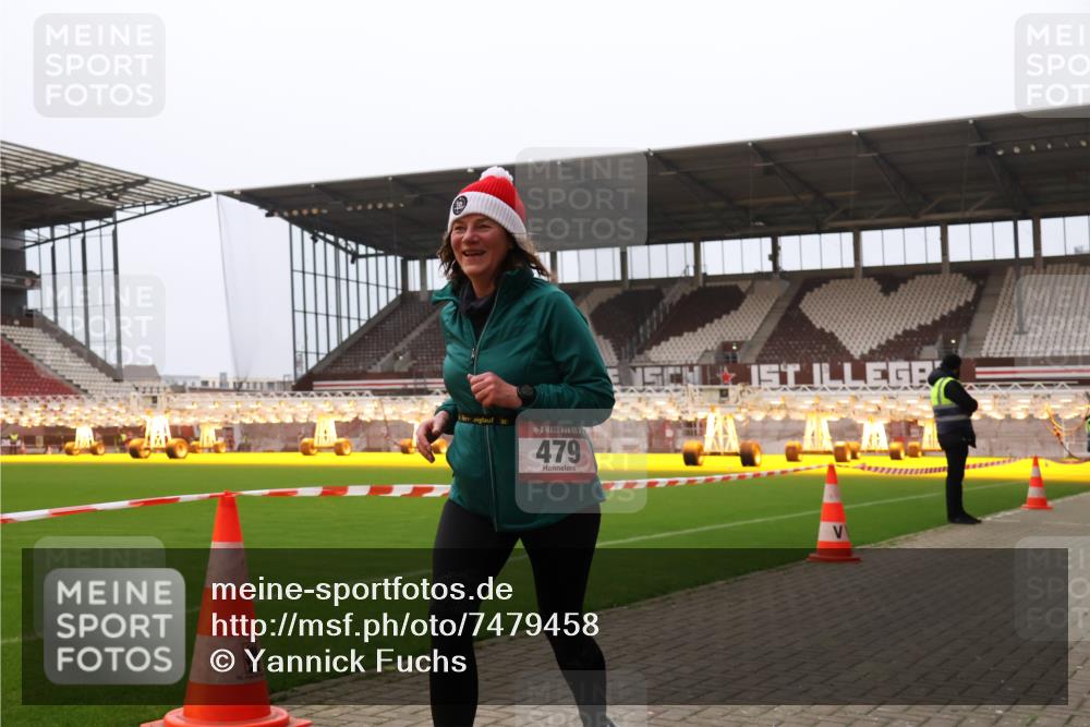 08.12.2024 - St. Pauli X-Mass-Run No. 14 Yannick Fuchs http://msf.ph/oto/7479458 08.12.2024 10:02:35 Ziel 187, 479, 604, 609, 1275, 2211, 2334, 2371, 2898 meine-sportfotos.de