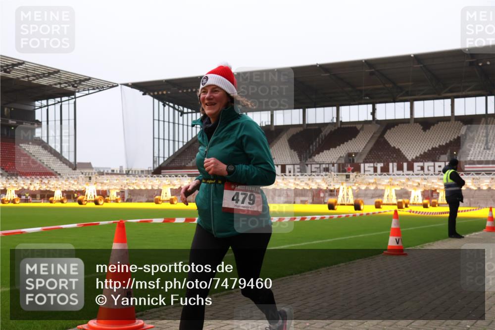 08.12.2024 - St. Pauli X-Mass-Run No. 14 Yannick Fuchs http://msf.ph/oto/7479460 08.12.2024 10:02:35 Ziel 187, 479, 604, 609, 1275, 2211, 2334, 2371, 2898 meine-sportfotos.de