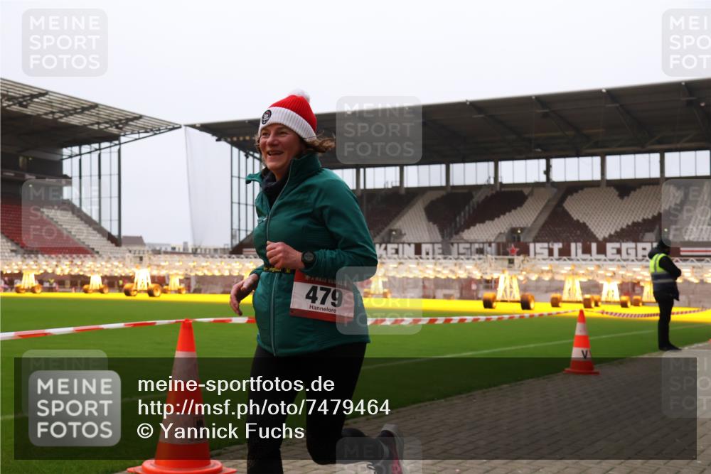 08.12.2024 - St. Pauli X-Mass-Run No. 14 Yannick Fuchs http://msf.ph/oto/7479464 08.12.2024 10:02:35 Ziel 187, 479, 604, 609, 1275, 2211, 2334, 2371, 2898 meine-sportfotos.de