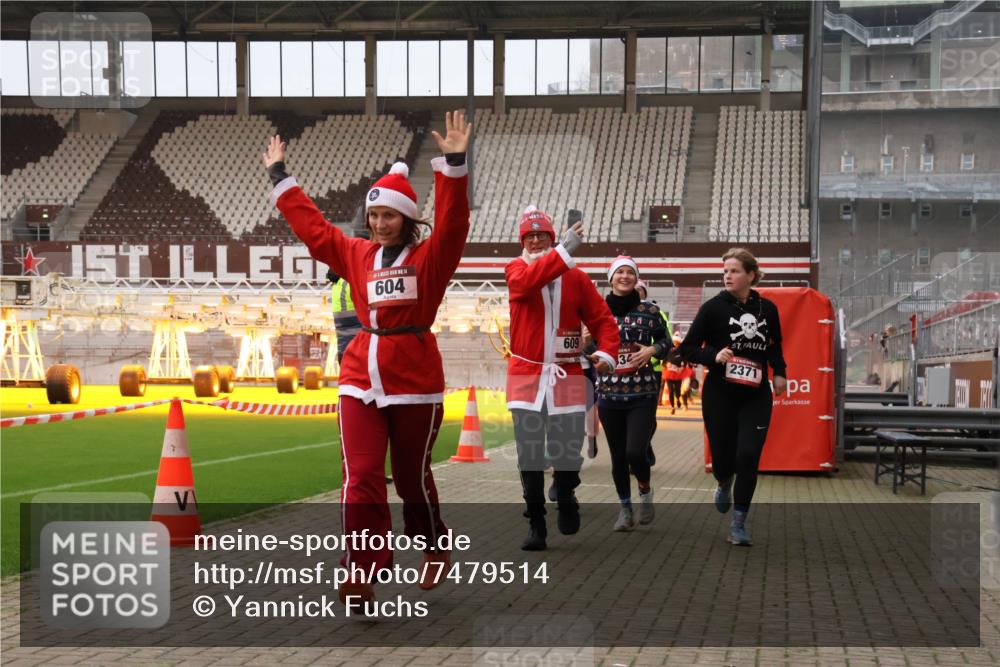 08.12.2024 - St. Pauli X-Mass-Run No. 14 Yannick Fuchs http://msf.ph/oto/7479514 08.12.2024 10:02:38 Ziel 187, 479, 604, 609, 1018, 1275, 2211, 2334, 2371, 2426, 2898, 3104, 3105 meine-sportfotos.de