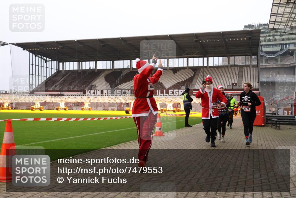 08.12.2024 - St. Pauli X-Mass-Run No. 14 Yannick Fuchs http://msf.ph/oto/7479553 08.12.2024 10:02:39 Ziel 187, 479, 604, 609, 1018, 1275, 2211, 2334, 2371, 2426, 2898, 3104, 3105 meine-sportfotos.de