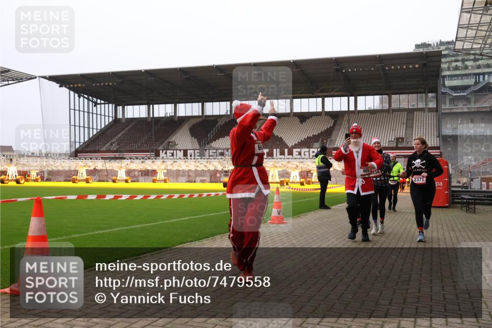08.12.2024 - St. Pauli X-Mass-Run No. 14 Yannick Fuchs http://msf.ph/oto/7479558 08.12.2024 10:02:39 Ziel 187, 479, 604, 609, 1018, 1275, 2211, 2334, 2371, 2426, 2898, 3104, 3105 meine-sportfotos.de