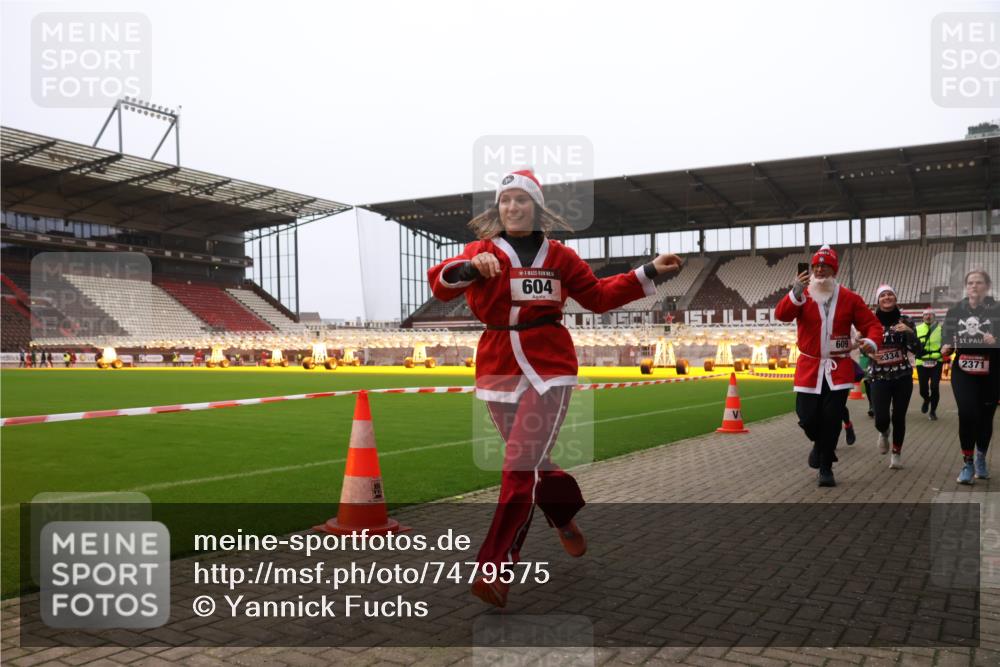 08.12.2024 - St. Pauli X-Mass-Run No. 14 Yannick Fuchs http://msf.ph/oto/7479575 08.12.2024 10:02:40 Ziel 187, 479, 604, 609, 1018, 1275, 2211, 2334, 2371, 2426, 2898, 3104, 3105 meine-sportfotos.de