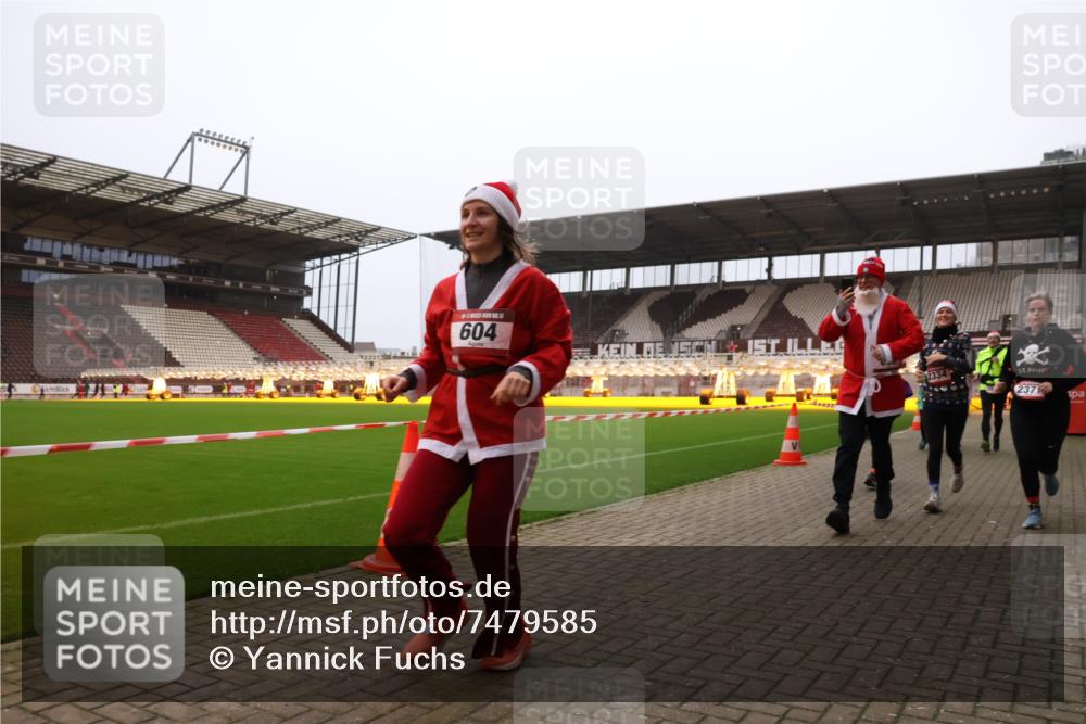08.12.2024 - St. Pauli X-Mass-Run No. 14 Yannick Fuchs http://msf.ph/oto/7479585 08.12.2024 10:02:40 Ziel 187, 479, 604, 609, 1018, 1275, 2211, 2334, 2371, 2426, 2898, 3104, 3105 meine-sportfotos.de
