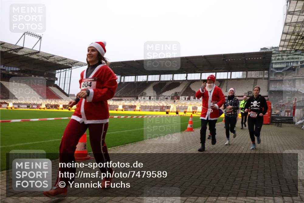 08.12.2024 - St. Pauli X-Mass-Run No. 14 Yannick Fuchs http://msf.ph/oto/7479589 08.12.2024 10:02:40 Ziel 187, 479, 604, 609, 1018, 1275, 2211, 2334, 2371, 2426, 2898, 3104, 3105 meine-sportfotos.de