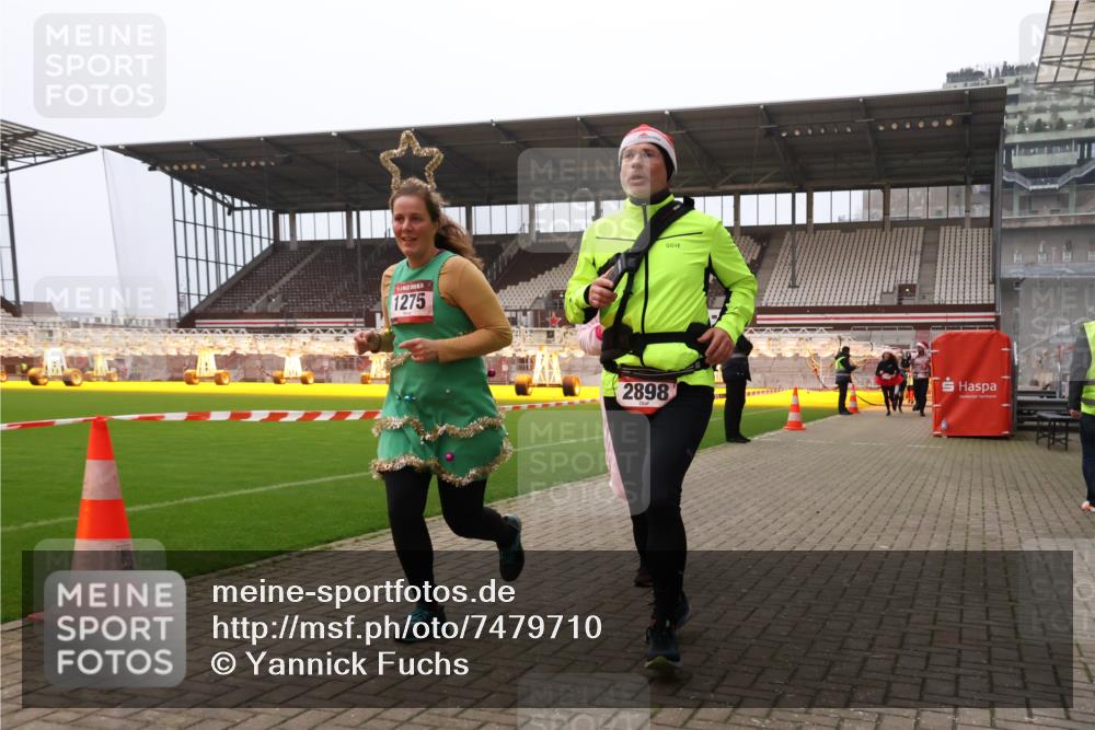 08.12.2024 - St. Pauli X-Mass-Run No. 14 Yannick Fuchs http://msf.ph/oto/7479710 08.12.2024 10:02:44 Ziel 187, 345, 349, 604, 609, 1018, 1275, 2211, 2334, 2371, 2426, 2898, 3104, 3105 meine-sportfotos.de