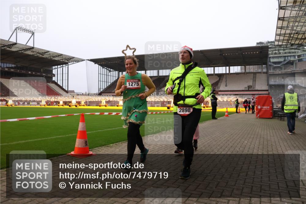 08.12.2024 - St. Pauli X-Mass-Run No. 14 Yannick Fuchs http://msf.ph/oto/7479719 08.12.2024 10:02:44 Ziel 187, 345, 349, 604, 609, 1018, 1275, 2211, 2334, 2371, 2426, 2898, 3104, 3105 meine-sportfotos.de