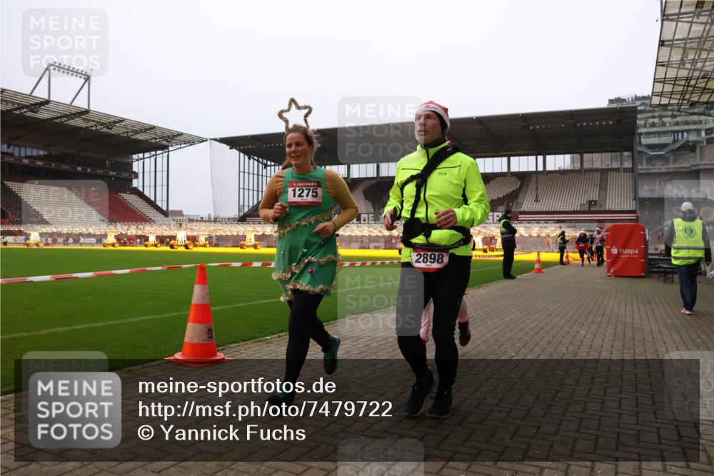 08.12.2024 - St. Pauli X-Mass-Run No. 14 Yannick Fuchs http://msf.ph/oto/7479722 08.12.2024 10:02:44 Ziel 187, 345, 349, 604, 609, 1018, 1275, 2211, 2334, 2371, 2426, 2898, 3104, 3105 meine-sportfotos.de