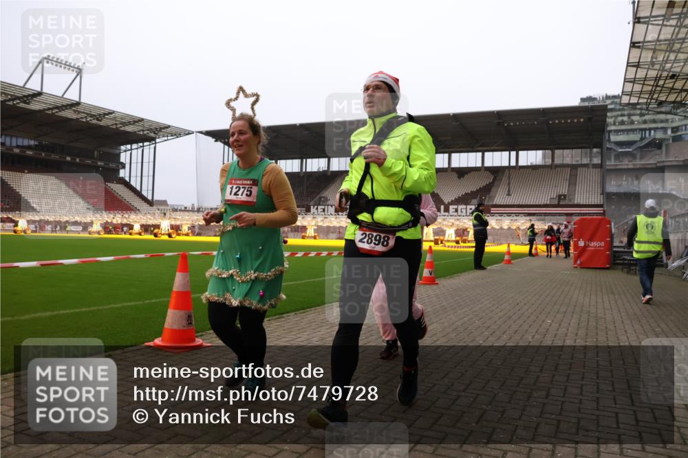 08.12.2024 - St. Pauli X-Mass-Run No. 14 Yannick Fuchs http://msf.ph/oto/7479728 08.12.2024 10:02:44 Ziel 187, 345, 349, 604, 609, 1018, 1275, 2211, 2334, 2371, 2426, 2898, 3104, 3105 meine-sportfotos.de