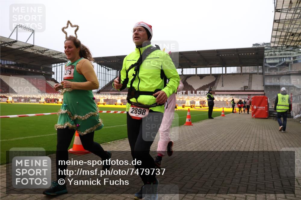 08.12.2024 - St. Pauli X-Mass-Run No. 14 Yannick Fuchs http://msf.ph/oto/7479737 08.12.2024 10:02:44 Ziel 187, 345, 349, 604, 609, 1018, 1275, 2211, 2334, 2371, 2426, 2898, 3104, 3105 meine-sportfotos.de