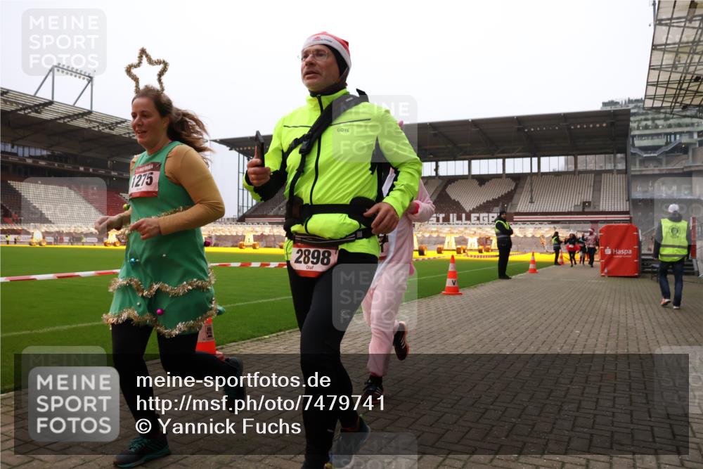08.12.2024 - St. Pauli X-Mass-Run No. 14 Yannick Fuchs http://msf.ph/oto/7479741 08.12.2024 10:02:44 Ziel 187, 345, 349, 604, 609, 1018, 1275, 2211, 2334, 2371, 2426, 2898, 3104, 3105 meine-sportfotos.de
