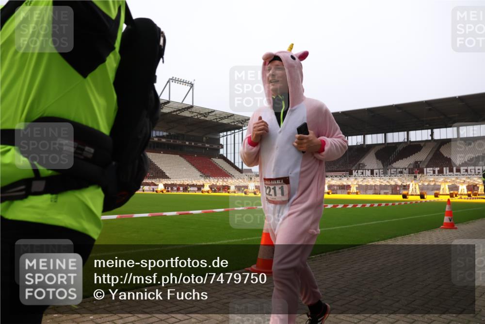 08.12.2024 - St. Pauli X-Mass-Run No. 14 Yannick Fuchs http://msf.ph/oto/7479750 08.12.2024 10:02:45 Ziel 187, 345, 349, 604, 609, 1018, 1275, 2211, 2334, 2371, 2426, 2898, 3104, 3105 meine-sportfotos.de