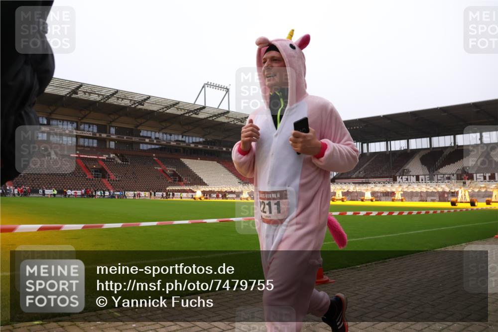 08.12.2024 - St. Pauli X-Mass-Run No. 14 Yannick Fuchs http://msf.ph/oto/7479755 08.12.2024 10:02:45 Ziel 187, 345, 349, 604, 609, 1018, 1275, 2211, 2334, 2371, 2426, 2898, 3104, 3105 meine-sportfotos.de