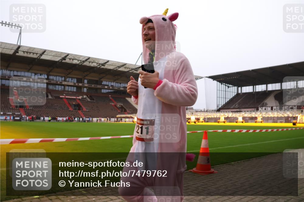 08.12.2024 - St. Pauli X-Mass-Run No. 14 Yannick Fuchs http://msf.ph/oto/7479762 08.12.2024 10:02:45 Ziel 187, 345, 349, 604, 609, 1018, 1275, 2211, 2334, 2371, 2426, 2898, 3104, 3105 meine-sportfotos.de