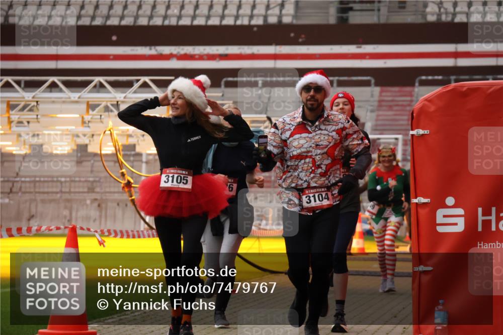 08.12.2024 - St. Pauli X-Mass-Run No. 14 Yannick Fuchs http://msf.ph/oto/7479767 08.12.2024 10:02:47 Ziel 187, 345, 349, 604, 609, 1018, 1275, 2211, 2334, 2371, 2426, 2898, 3104, 3105 meine-sportfotos.de