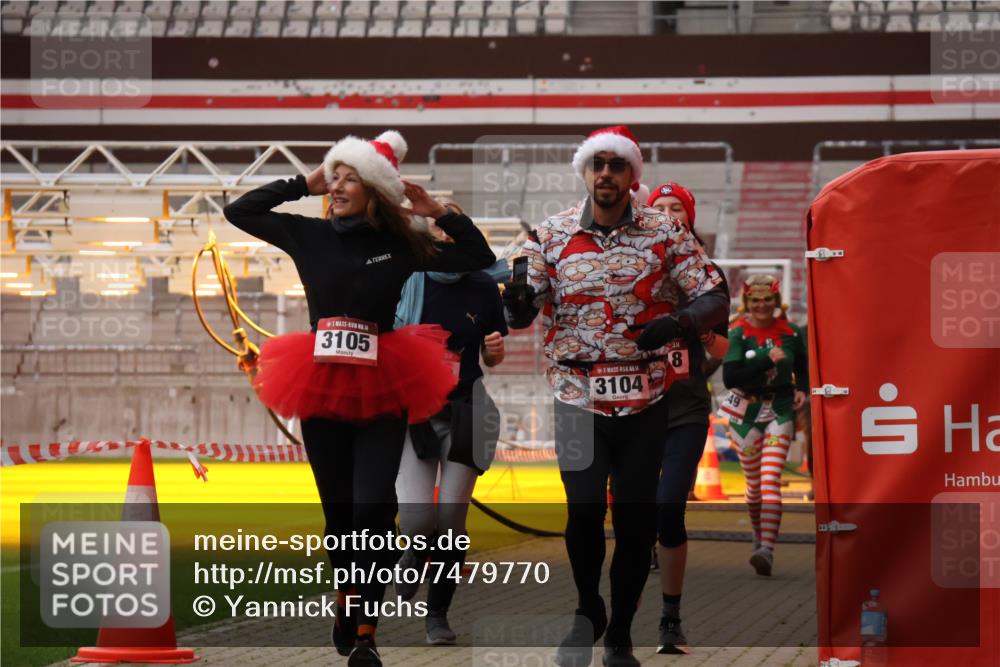 08.12.2024 - St. Pauli X-Mass-Run No. 14 Yannick Fuchs http://msf.ph/oto/7479770 08.12.2024 10:02:47 Ziel 187, 345, 349, 604, 609, 1018, 1275, 2211, 2334, 2371, 2426, 2898, 3104, 3105 meine-sportfotos.de