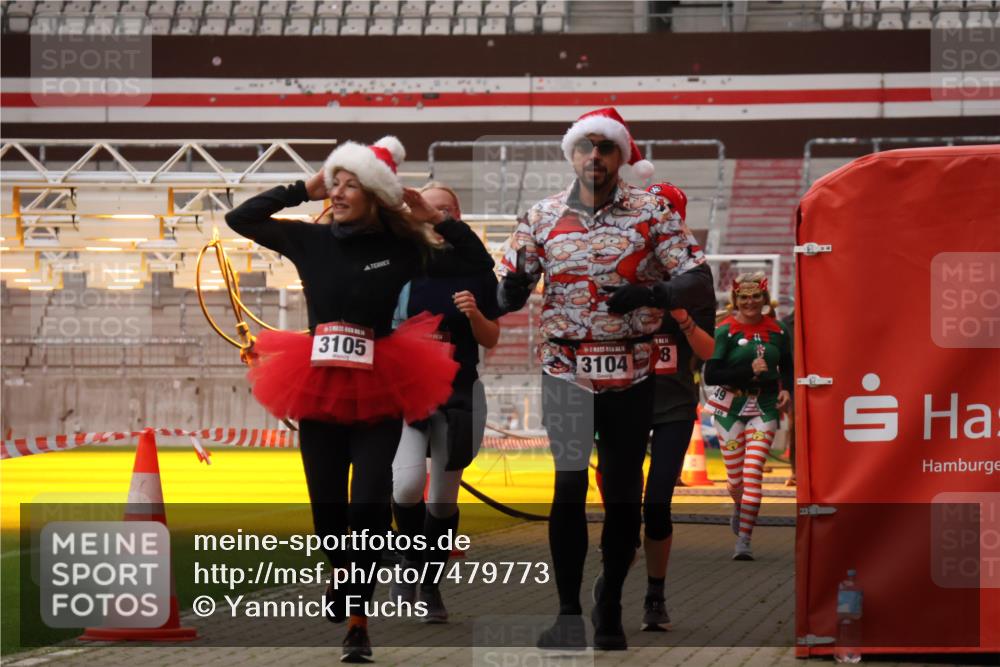 08.12.2024 - St. Pauli X-Mass-Run No. 14 Yannick Fuchs http://msf.ph/oto/7479773 08.12.2024 10:02:47 Ziel 187, 345, 349, 604, 609, 1018, 1275, 2211, 2334, 2371, 2426, 2898, 3104, 3105 meine-sportfotos.de