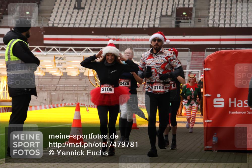 08.12.2024 - St. Pauli X-Mass-Run No. 14 Yannick Fuchs http://msf.ph/oto/7479781 08.12.2024 10:02:48 Ziel 187, 345, 349, 604, 609, 1018, 1275, 2211, 2334, 2371, 2426, 2898, 3104, 3105 meine-sportfotos.de
