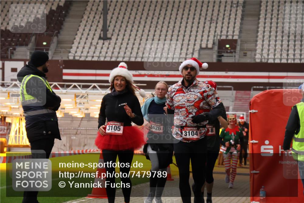 08.12.2024 - St. Pauli X-Mass-Run No. 14 Yannick Fuchs http://msf.ph/oto/7479789 08.12.2024 10:02:49 Ziel 187, 345, 349, 604, 609, 613, 1018, 1275, 2211, 2334, 2371, 2426, 2898, 3104, 3105 meine-sportfotos.de