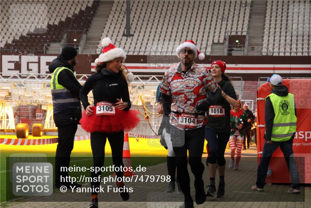08.12.2024 - St. Pauli X-Mass-Run No. 14 Yannick Fuchs http://msf.ph/oto/7479798 08.12.2024 10:02:50 Ziel 187, 345, 349, 604, 609, 613, 630, 1018, 1275, 2211, 2334, 2371, 2426, 2898, 3104, 3105 meine-sportfotos.de