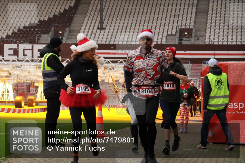 08.12.2024 - St. Pauli X-Mass-Run No. 14 Yannick Fuchs http://msf.ph/oto/7479801 08.12.2024 10:02:50 Ziel 187, 345, 349, 604, 609, 613, 630, 1018, 1275, 2211, 2334, 2371, 2426, 2898, 3104, 3105 meine-sportfotos.de