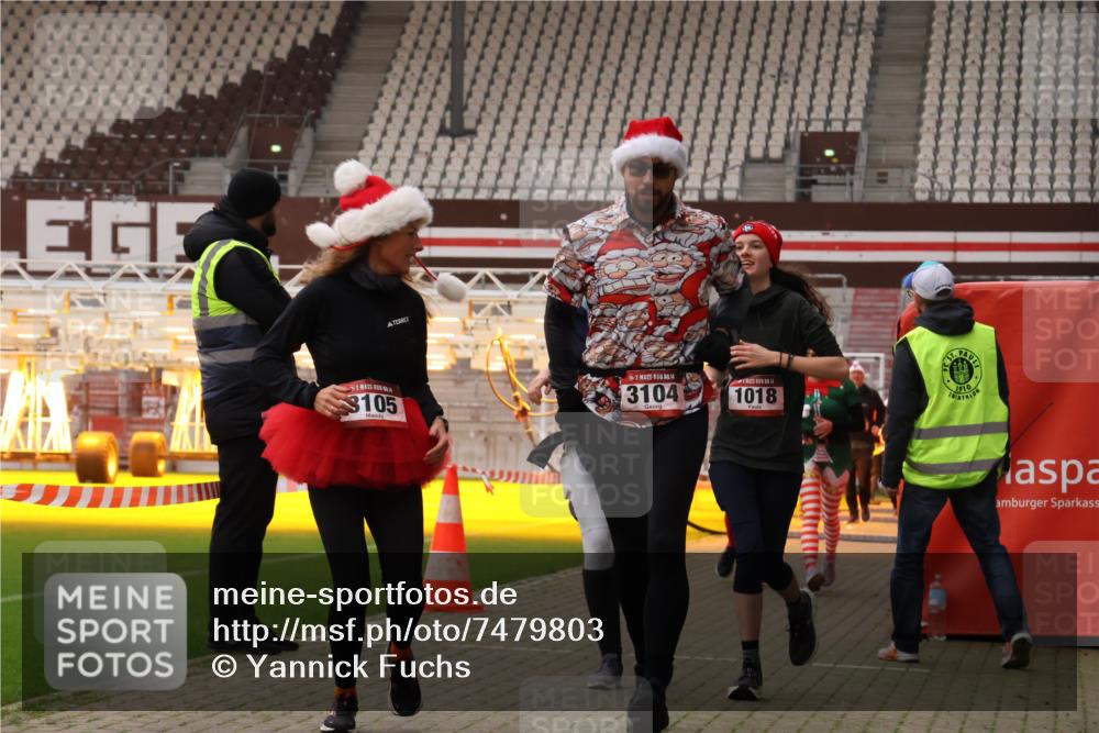 08.12.2024 - St. Pauli X-Mass-Run No. 14 Yannick Fuchs http://msf.ph/oto/7479803 08.12.2024 10:02:50 Ziel 187, 345, 349, 604, 609, 613, 630, 1018, 1275, 2211, 2334, 2371, 2426, 2898, 3104, 3105 meine-sportfotos.de