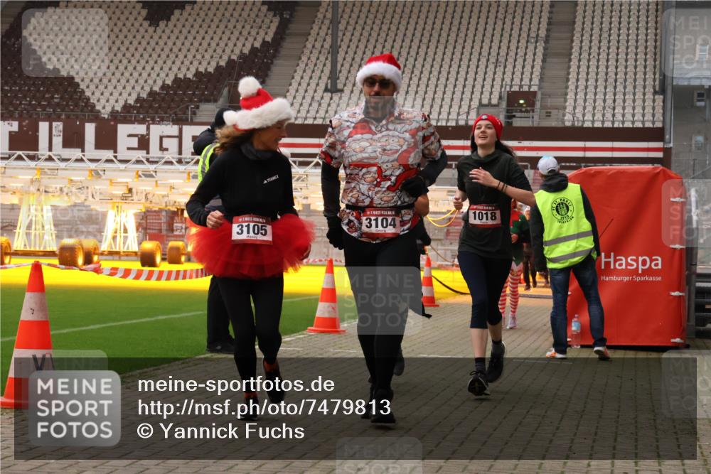 08.12.2024 - St. Pauli X-Mass-Run No. 14 Yannick Fuchs http://msf.ph/oto/7479813 08.12.2024 10:02:50 Ziel 187, 345, 349, 604, 609, 613, 630, 1018, 1275, 2211, 2334, 2371, 2426, 2898, 3104, 3105 meine-sportfotos.de