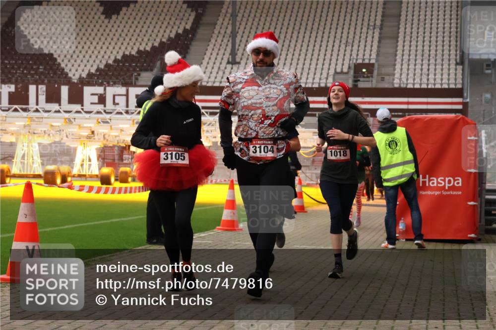 08.12.2024 - St. Pauli X-Mass-Run No. 14 Yannick Fuchs http://msf.ph/oto/7479816 08.12.2024 10:02:50 Ziel 187, 345, 349, 604, 609, 613, 630, 1018, 1275, 2211, 2334, 2371, 2426, 2898, 3104, 3105 meine-sportfotos.de