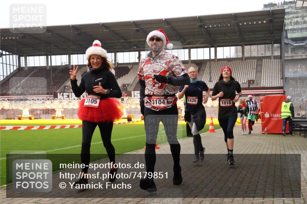 08.12.2024 - St. Pauli X-Mass-Run No. 14 Yannick Fuchs http://msf.ph/oto/7479851 08.12.2024 10:02:52 Ziel 187, 345, 349, 613, 630, 1018, 1275, 2211, 2334, 2371, 2426, 2898, 3104, 3105 meine-sportfotos.de