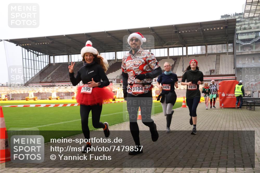 08.12.2024 - St. Pauli X-Mass-Run No. 14 Yannick Fuchs http://msf.ph/oto/7479857 08.12.2024 10:02:52 Ziel 187, 345, 349, 613, 630, 1018, 1275, 2211, 2334, 2371, 2426, 2898, 3104, 3105 meine-sportfotos.de