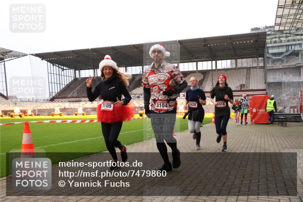 08.12.2024 - St. Pauli X-Mass-Run No. 14 Yannick Fuchs http://msf.ph/oto/7479860 08.12.2024 10:02:52 Ziel 187, 345, 349, 613, 630, 1018, 1275, 2211, 2334, 2371, 2426, 2898, 3104, 3105 meine-sportfotos.de