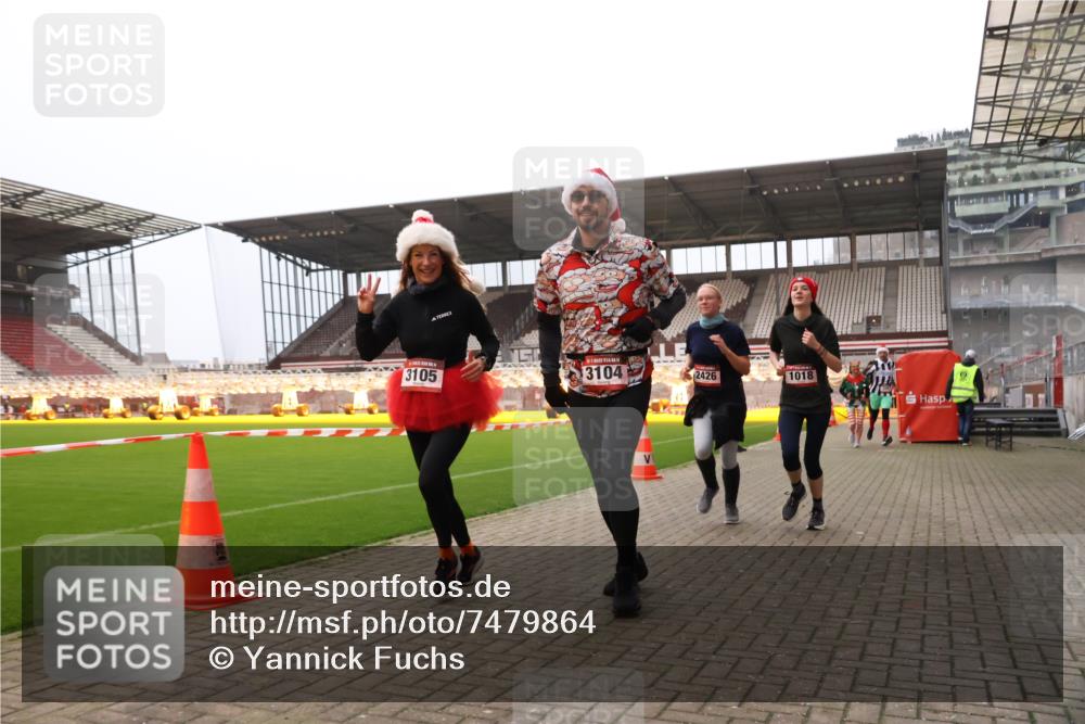 08.12.2024 - St. Pauli X-Mass-Run No. 14 Yannick Fuchs http://msf.ph/oto/7479864 08.12.2024 10:02:52 Ziel 187, 345, 349, 613, 630, 1018, 1275, 2211, 2334, 2371, 2426, 2898, 3104, 3105 meine-sportfotos.de