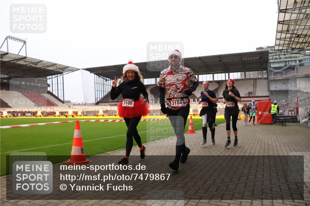 08.12.2024 - St. Pauli X-Mass-Run No. 14 Yannick Fuchs http://msf.ph/oto/7479867 08.12.2024 10:02:53 Ziel 187, 345, 349, 613, 630, 1018, 1219, 1275, 2211, 2426, 2898, 3039, 3104, 3105 meine-sportfotos.de