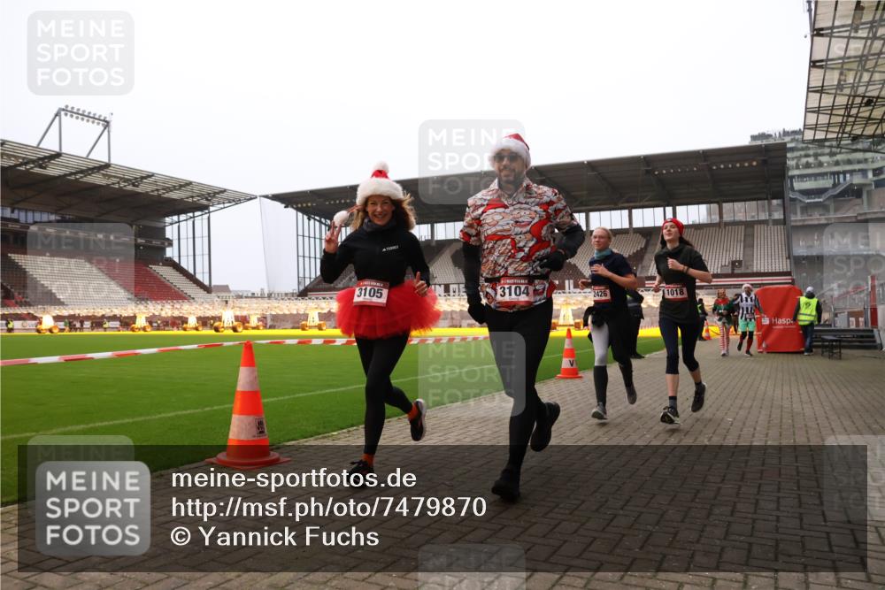 08.12.2024 - St. Pauli X-Mass-Run No. 14 Yannick Fuchs http://msf.ph/oto/7479870 08.12.2024 10:02:53 Ziel 187, 345, 349, 613, 630, 1018, 1219, 1275, 2211, 2426, 2898, 3039, 3104, 3105 meine-sportfotos.de