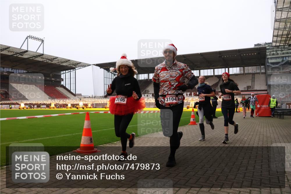 08.12.2024 - St. Pauli X-Mass-Run No. 14 Yannick Fuchs http://msf.ph/oto/7479873 08.12.2024 10:02:53 Ziel 187, 345, 349, 613, 630, 1018, 1219, 1275, 2211, 2426, 2898, 3039, 3104, 3105 meine-sportfotos.de