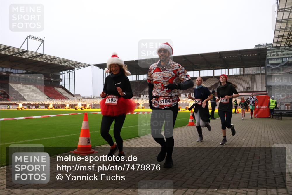 08.12.2024 - St. Pauli X-Mass-Run No. 14 Yannick Fuchs http://msf.ph/oto/7479876 08.12.2024 10:02:53 Ziel 187, 345, 349, 613, 630, 1018, 1219, 1275, 2211, 2426, 2898, 3039, 3104, 3105 meine-sportfotos.de
