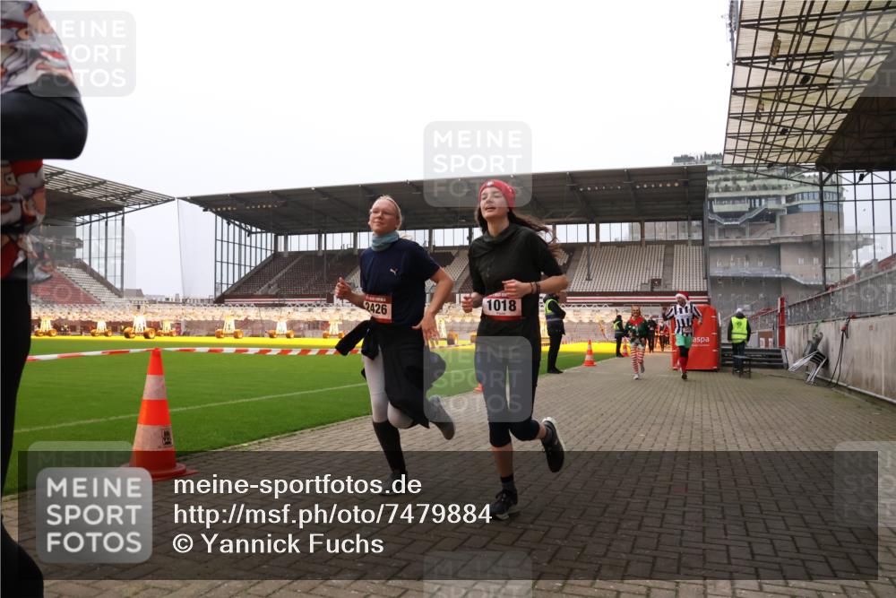 08.12.2024 - St. Pauli X-Mass-Run No. 14 Yannick Fuchs http://msf.ph/oto/7479884 08.12.2024 10:02:53 Ziel 187, 345, 349, 613, 630, 1018, 1219, 1275, 2211, 2426, 2898, 3039, 3104, 3105 meine-sportfotos.de
