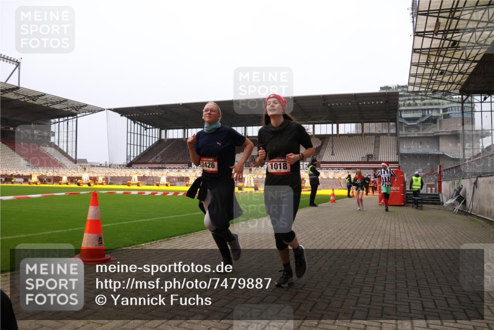 08.12.2024 - St. Pauli X-Mass-Run No. 14 Yannick Fuchs http://msf.ph/oto/7479887 08.12.2024 10:02:54 Ziel 345, 349, 613, 630, 1018, 1219, 1275, 1958, 2211, 2213, 2426, 2898, 3039, 3104, 3105 meine-sportfotos.de