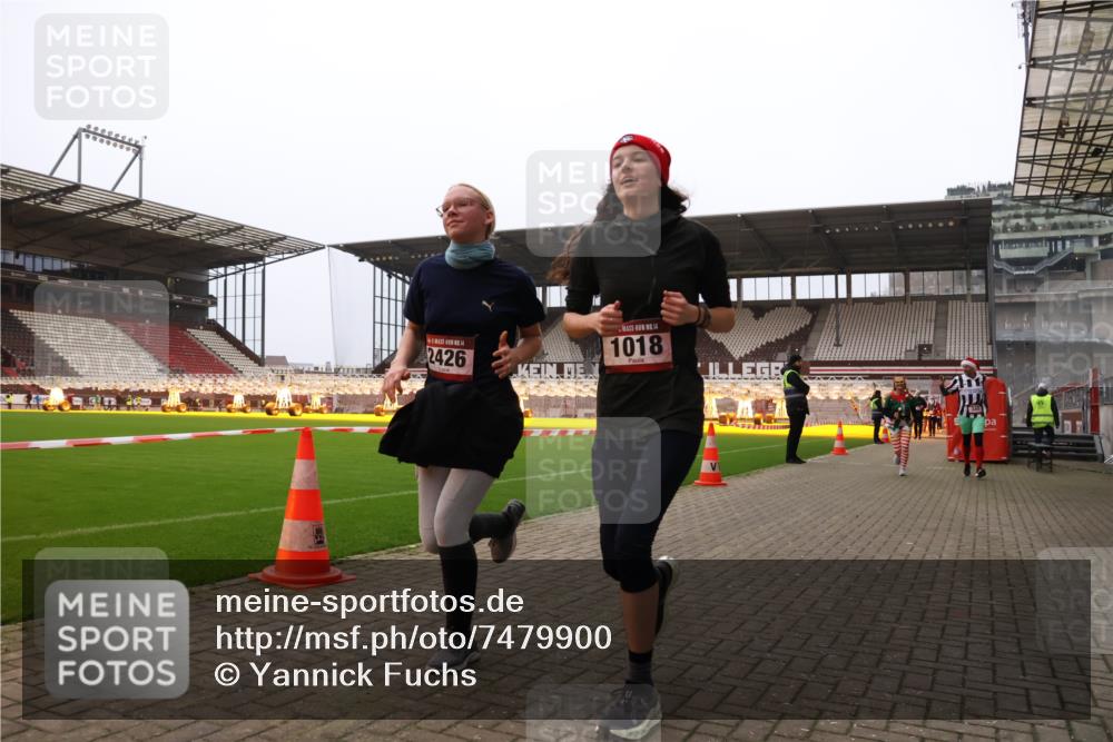 08.12.2024 - St. Pauli X-Mass-Run No. 14 Yannick Fuchs http://msf.ph/oto/7479900 08.12.2024 10:02:54 Ziel 345, 349, 613, 630, 1018, 1219, 1275, 1958, 2211, 2213, 2426, 2898, 3039, 3104, 3105 meine-sportfotos.de
