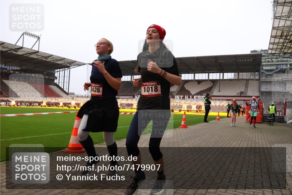 08.12.2024 - St. Pauli X-Mass-Run No. 14 Yannick Fuchs http://msf.ph/oto/7479907 08.12.2024 10:02:54 Ziel 345, 349, 613, 630, 1018, 1219, 1275, 1958, 2211, 2213, 2426, 2898, 3039, 3104, 3105 meine-sportfotos.de