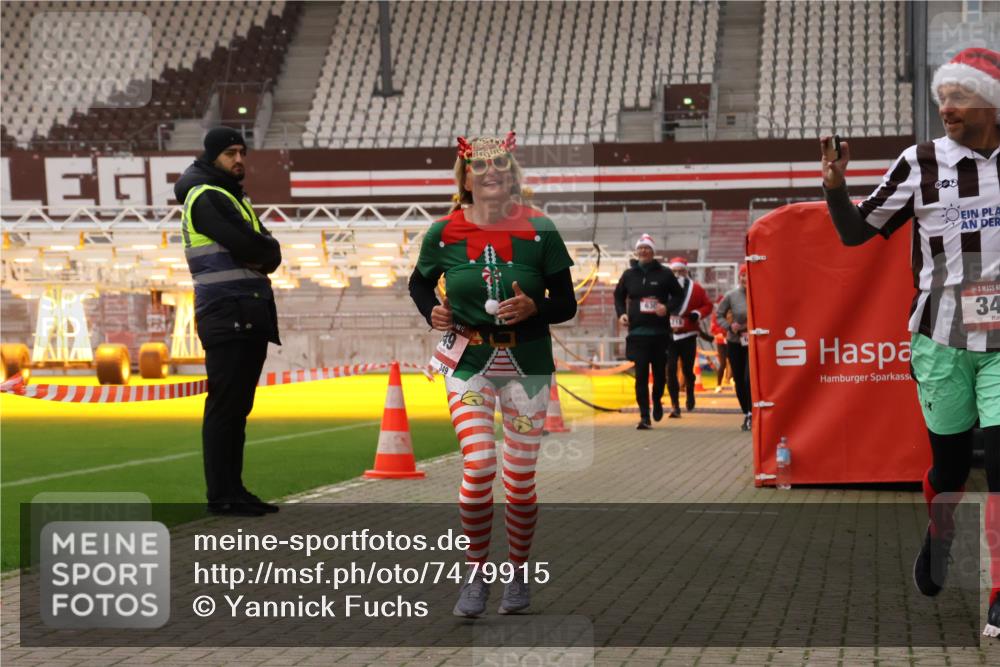 08.12.2024 - St. Pauli X-Mass-Run No. 14 Yannick Fuchs http://msf.ph/oto/7479915 08.12.2024 10:02:55 Ziel 345, 349, 613, 630, 1018, 1219, 1275, 1958, 2213, 2265, 2426, 2898, 3039, 3104, 3105 meine-sportfotos.de
