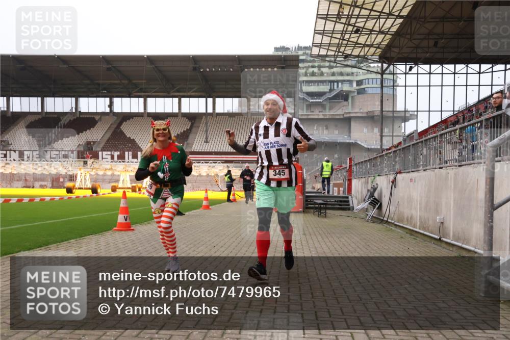08.12.2024 - St. Pauli X-Mass-Run No. 14 Yannick Fuchs http://msf.ph/oto/7479965 08.12.2024 10:02:57 Ziel 345, 349, 613, 630, 1018, 1219, 1958, 2213, 2265, 2426, 3039, 3104, 3105 meine-sportfotos.de