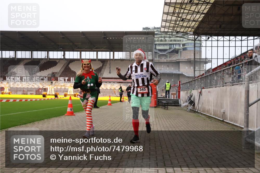 08.12.2024 - St. Pauli X-Mass-Run No. 14 Yannick Fuchs http://msf.ph/oto/7479968 08.12.2024 10:02:57 Ziel 345, 349, 613, 630, 1018, 1219, 1958, 2213, 2265, 2426, 3039, 3104, 3105 meine-sportfotos.de