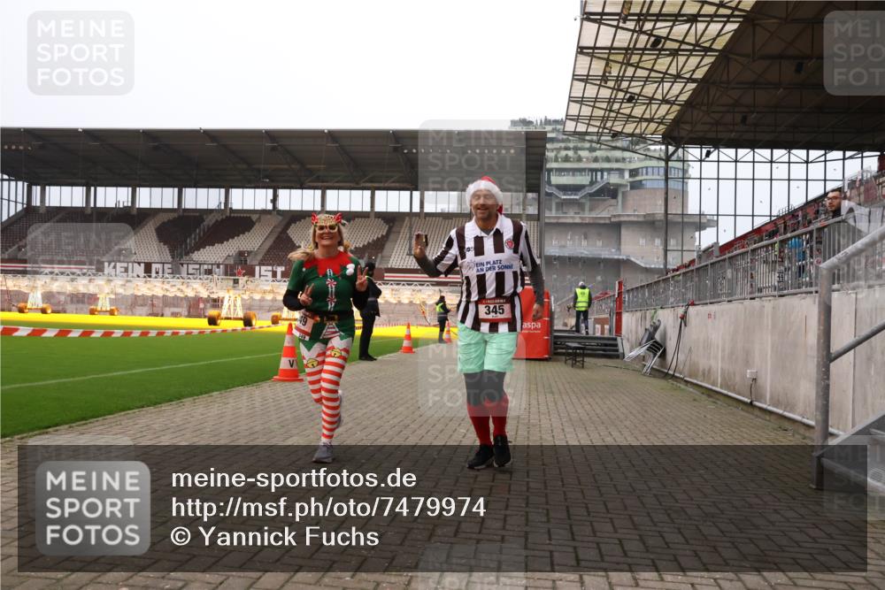 08.12.2024 - St. Pauli X-Mass-Run No. 14 Yannick Fuchs http://msf.ph/oto/7479974 08.12.2024 10:02:57 Ziel 345, 349, 613, 630, 1018, 1219, 1958, 2213, 2265, 2426, 3039, 3104, 3105 meine-sportfotos.de