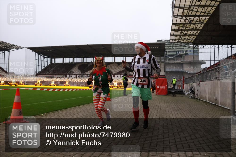 08.12.2024 - St. Pauli X-Mass-Run No. 14 Yannick Fuchs http://msf.ph/oto/7479980 08.12.2024 10:02:58 Ziel 345, 349, 613, 630, 1018, 1219, 1958, 2213, 2265, 2426, 3039, 3104, 3105 meine-sportfotos.de